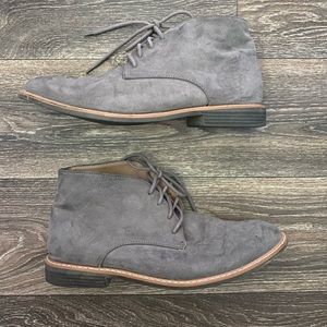 Old navy light grey suede chukkah boots